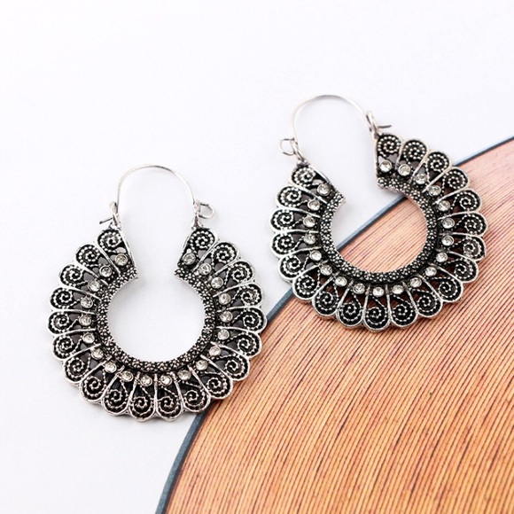 ♛ Bohemian Princess Crystal Earrings - Picture 3 of 8